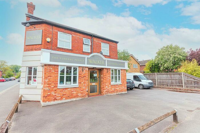 2 Bedroom Apartment To Rent In London Road, Wokingham, RG40