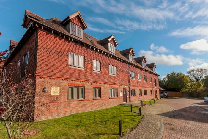 2 Bedroom Flat For Sale In Colemans Way, Hurst Green, Etchingham, TN19