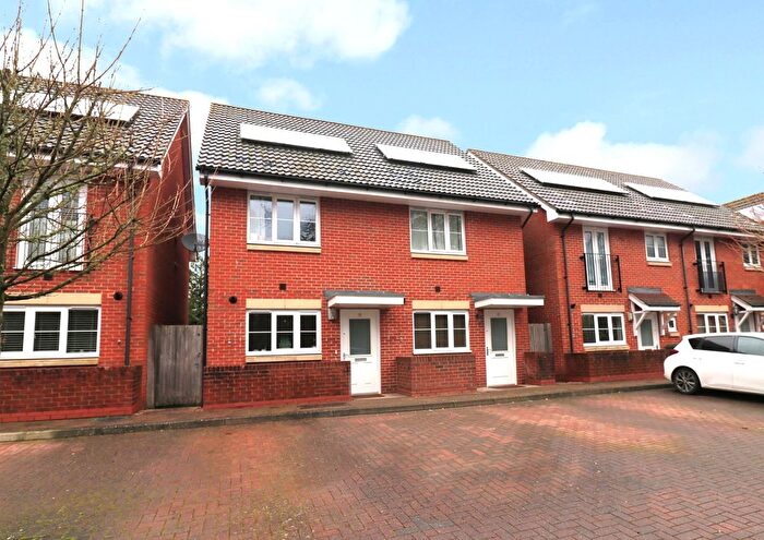 2 Bedroom Semi Detached House For Sale In Shafford Meadows, Hedge End, SO30