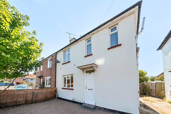 3 Bedroom Semi Detached House For Sale In Victoria Avenue, Camberley, GU15