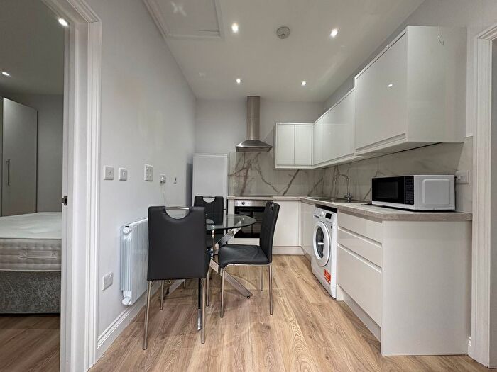 1 Bedroom Flat To Rent In Fife Road, Kingston Upon Thames, KT1