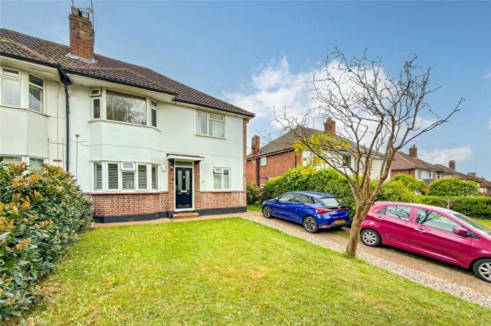 2 Bedroom Apartment For Sale In Beech Road, St. Albans, Hertfordshire, AL3