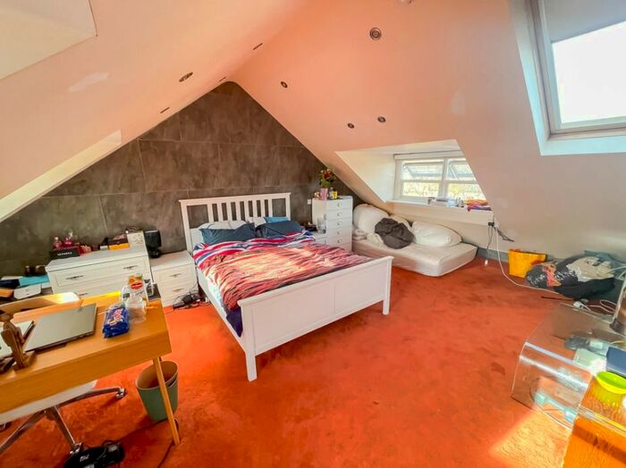 Studio To Rent In Inc. All Bills Busby Place, Kentish Town, London, NW5