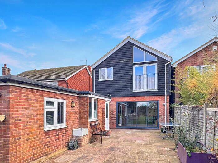 4 Bedroom Semi-Detached House For Sale In Greenfield Road, Flitton, MK45