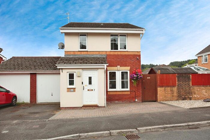 3 Bedroom Detached House For Sale In Cedar Wood Drive, Rogerstone, Newport, NP10