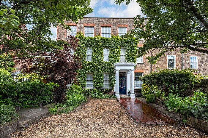 6 Bedroom Semi-Detached House For Sale In Sheen Road, Richmond, TW9