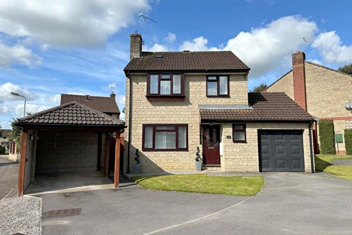 3 Bedroom Detached House For Sale In Blackmore Chase, Wincanton, BA9