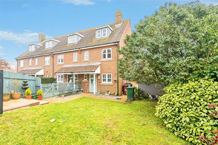 3 Bedroom End Terrace House For Sale In Hunnisett Close, Chichester, West Sussex, PO20
