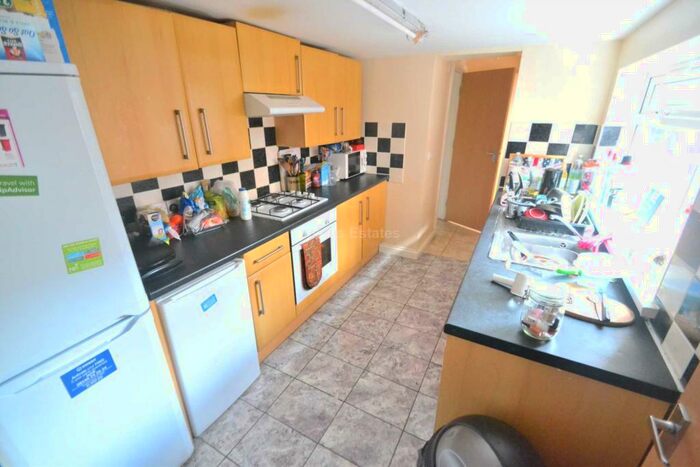 6 Bedroom Terraced House To Rent In Donnington Gardens, Reading, RG1