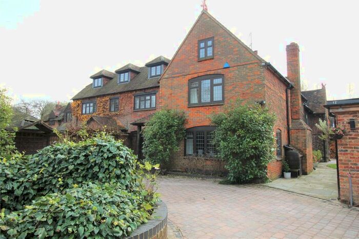 4 Bedroom Semi-Detached House To Rent In Hog Lane, Ashley Green, Chesham, HP5