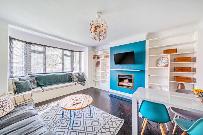 3 Bedroom Flat For Sale In Argyle Road, West Ealing, London, W13