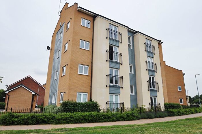 2 Bedroom Flat To Rent In Clenshaw Path, Basildon, Essex, SS14