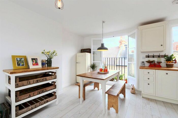 2 Bedroom Flat To Rent In Adelaide Grove, London, W12