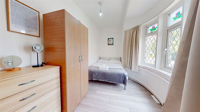 1 Bedroom Property To Rent In Donnington Road, London, NW10