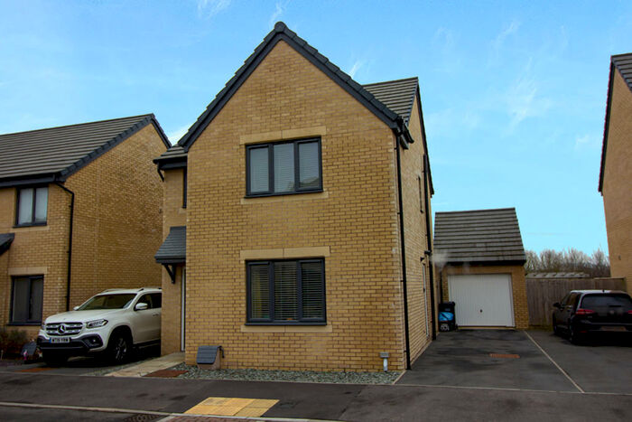 3 Bedroom Detached House For Sale In Blackberry Road, Frome, BA11