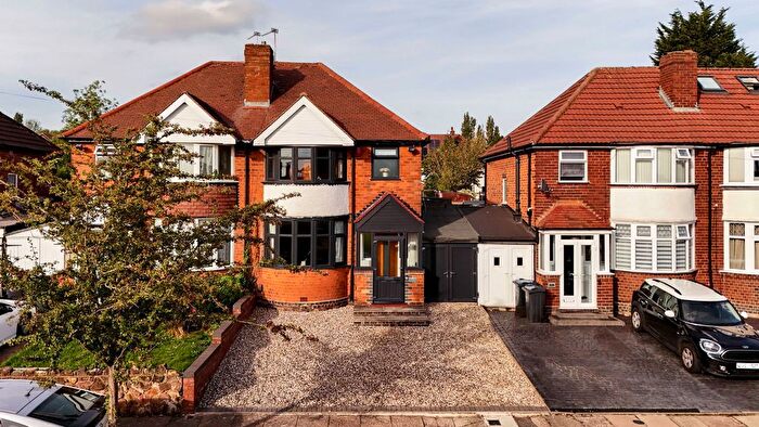 3 Bedroom Semi-detached House For Sale In Springthorpe Road, Birmingham, B24