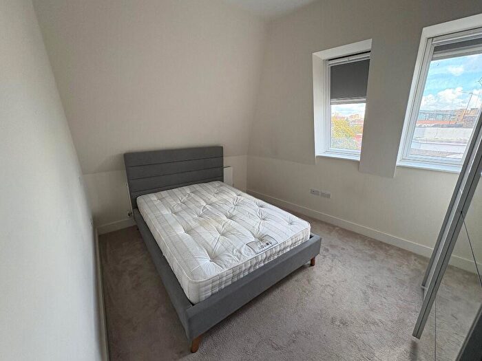 3 Bedroom Flat To Rent In St Mary's Road London, N8