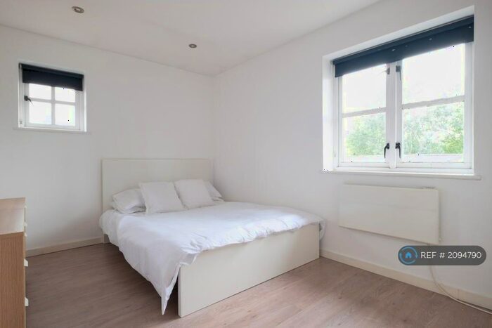 1 Bedroom Flat To Rent In Athol Square, London, E14