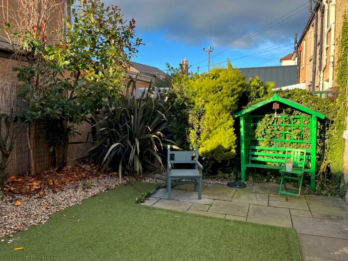 2 Bedroom Garage / Parking To Rent In Logie Green Gardens, Edinburgh, EH7