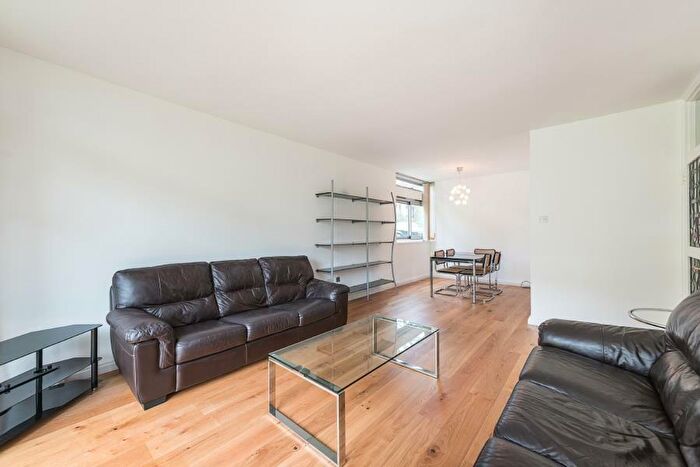 2 Bedroom Flat To Rent In Oak Hill Park, Hampstead, NW3