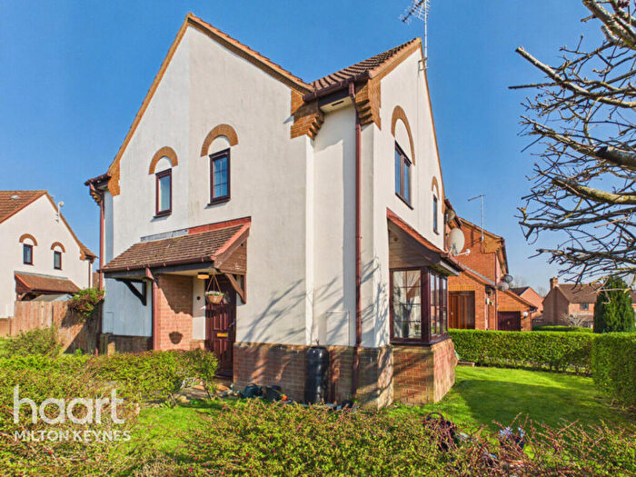 1 Bedroom Semi-Detached House For Sale In Elmridge Court, Milton Keynes, MK4