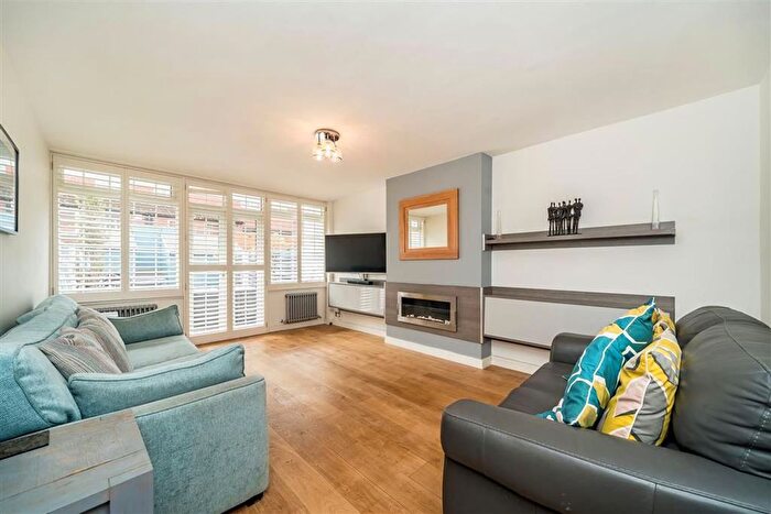 4 Bedroom Property For Sale In Brinton Walk, Southwark, SE1
