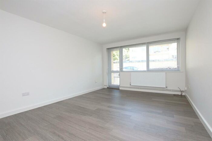 2 Bedroom Flat To Rent In Cleveland Court, Bath, BA2