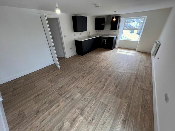 2 Bedroom Flat To Rent In Water Street, Carmarthen, Carmarthenshire, SA31
