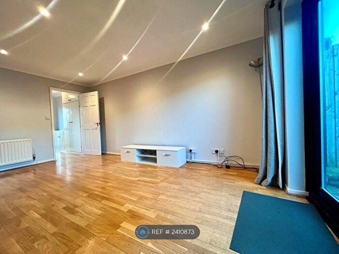 2 Bedroom Terraced House To Rent In Hilton Court, Coventry, CV5