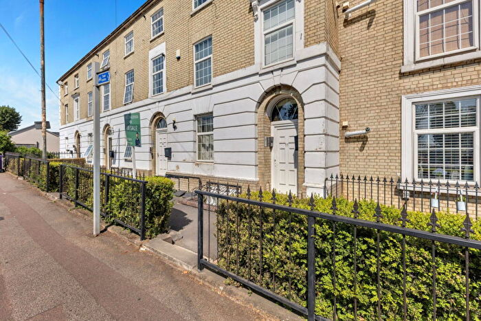 2 Bedroom Flat For Sale In Kneesworth Street, Royston, SG8