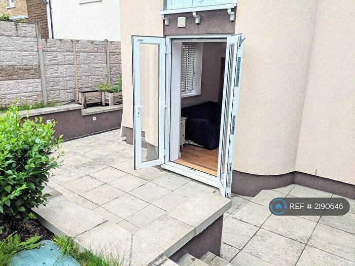 2 Bedroom Flat To Rent In Peckham Hill Street, London, SE15