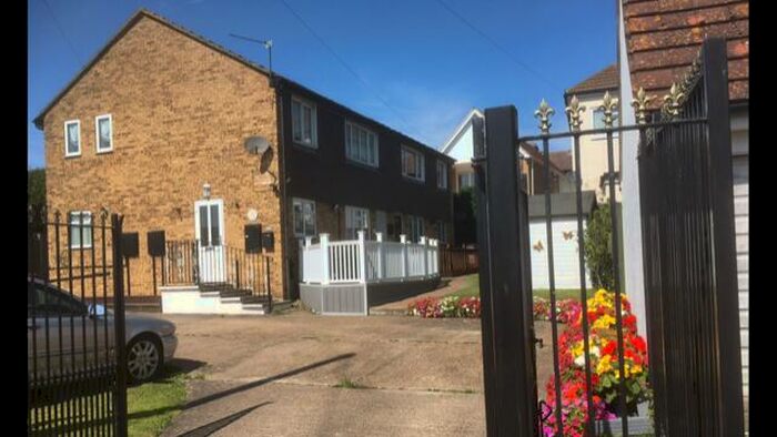 2 Bedroom Flat To Rent In A Brookside, Hoo, Rochester, ME3