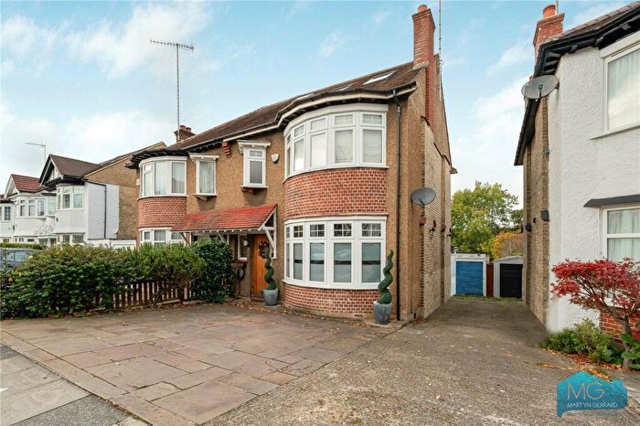 4 Bedroom Semi Detached House For Sale In Brent Way, London, N3