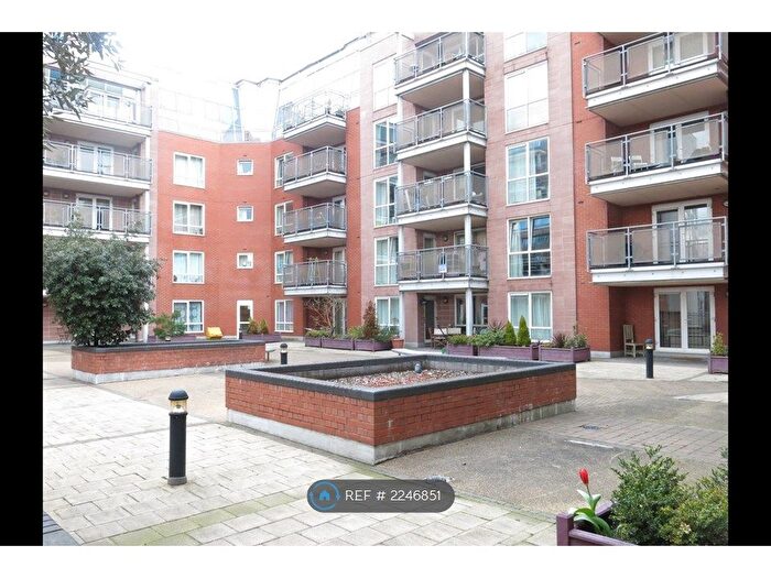 3 Bedroom Flat To Rent In Heritage Court, Birmingham, B18