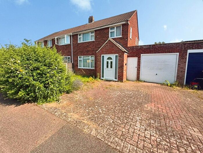 3 Bedroom Semi-Detached House For Sale In Aspen Avenue, Bedford, Bedfordshire, MK41