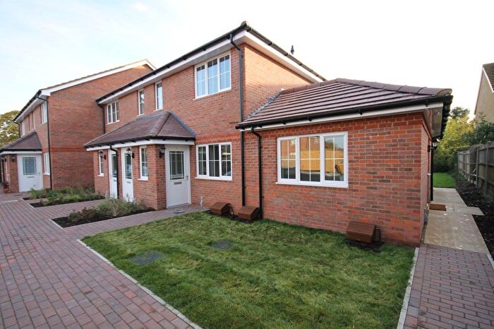 1 Bedroom Flat To Rent In Station Crescent, Station Crescent, Ashford, Middlesex, TW15