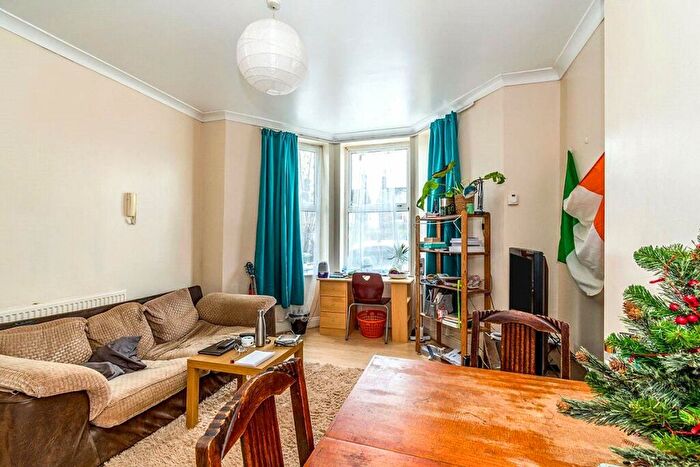 1 Bedroom Flat To Rent In Portswood Road, Southampton, Hampshire, SO17