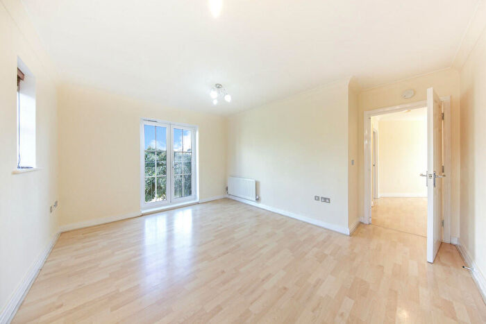 2 Bedroom Apartment To Rent In Seaton Square, London, NW7