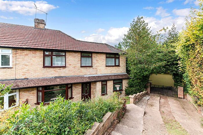 4 Bedroom Semi-detached House For Sale In The Readens, Banstead, SM7