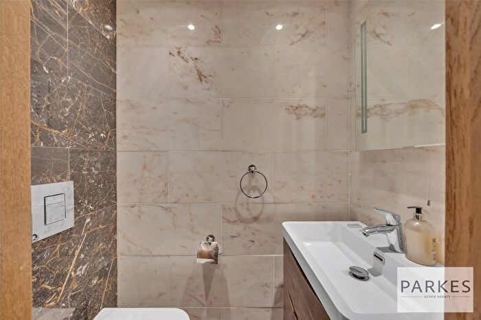 3 Bedroom Flat To Rent In Marlborough Court, Pembroke Road, W8