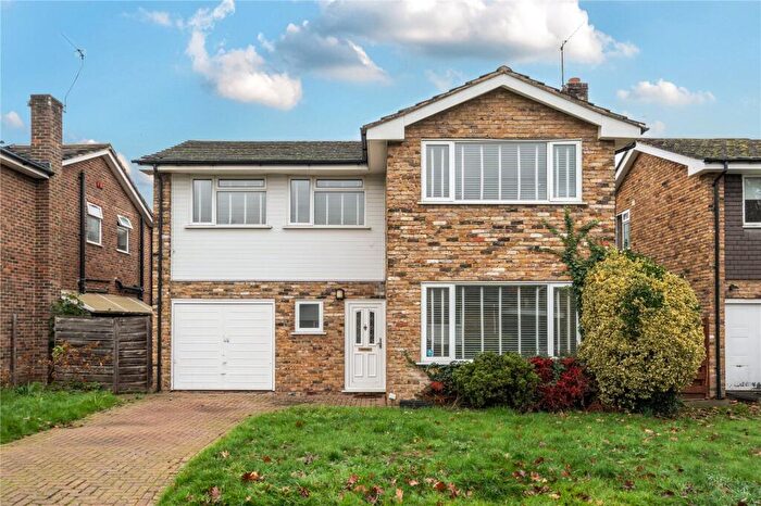 4 Bedroom Detached House For Sale In Carleton Close, Esher, KT10