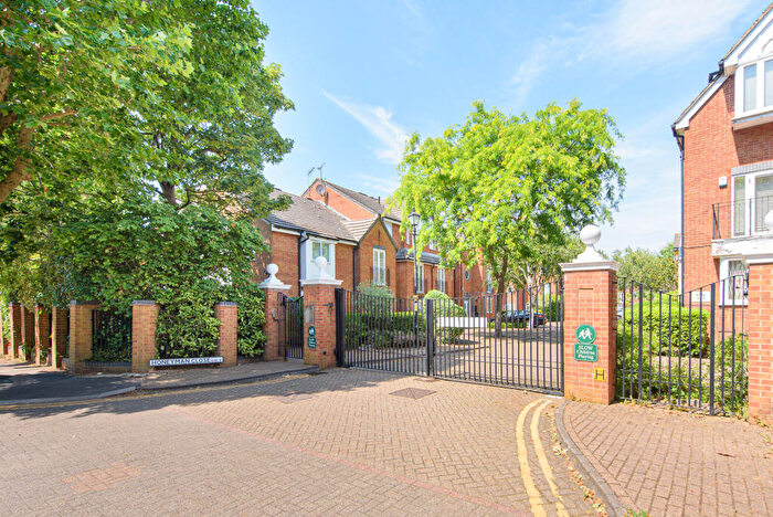1 Bedroom Maisonette For Sale In Honeyman Close, Brondesbury Park, London, NW6