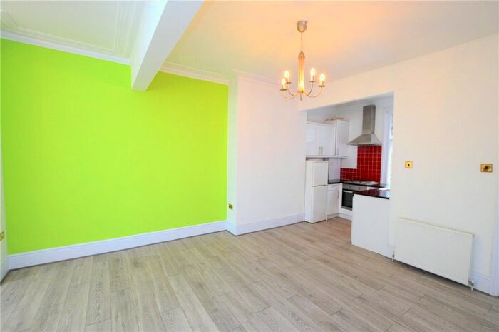 2 Bedroom Flat To Rent In Waldegrave Road, London, SE19