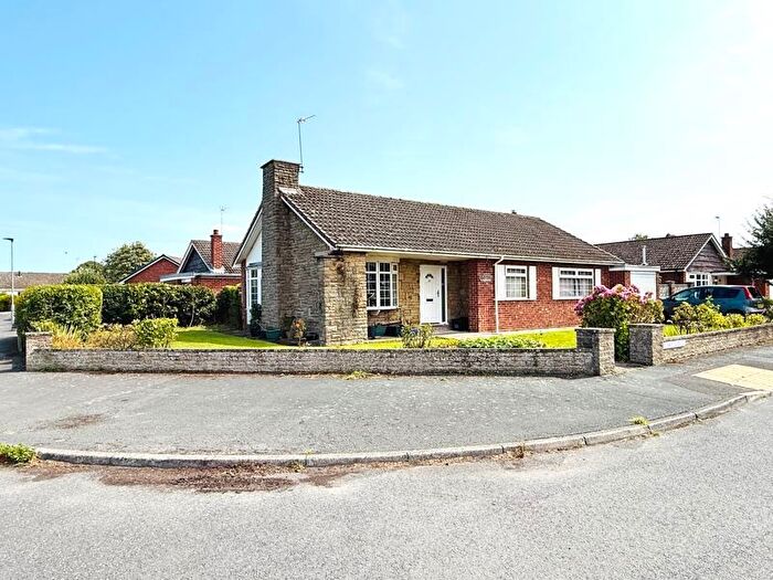 3 Bedroom Detached Bungalow For Sale In Courtneys, Wheldrake, York, YO19