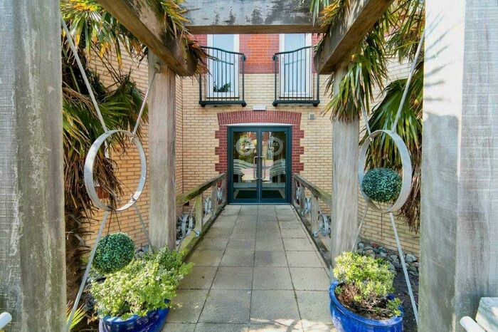 2 Bedroom Apartment To Rent In Quebec Quay, Liverpool., L3