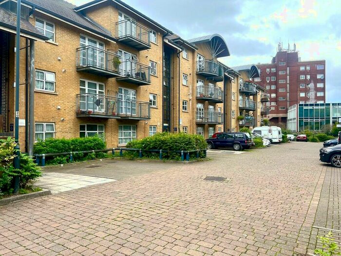 2 Bedroom Flat To Rent In Old Kenton Lane, London, NW9