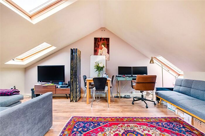 1 Bedroom Flat To Rent In Killyon Road, Clapham, SW8