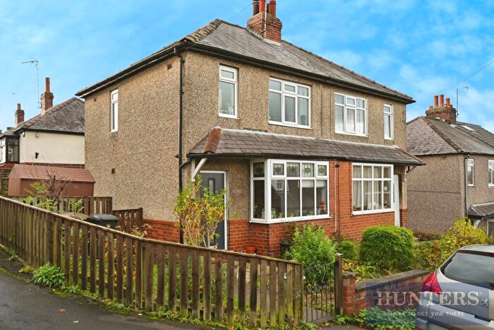 3 Bedroom Semi Detached House For Sale In Markham Avenue, Rawdon, Leeds, LS19