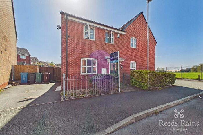 3 Bedroom Semi Detached House For Sale In Flemish Crescent, Manchester, M18
