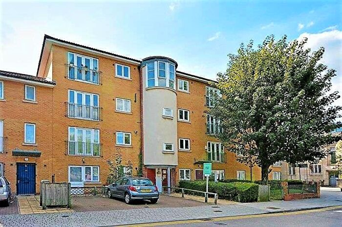 2 Bedroom Apartment To Rent In Eastway, Hackney, E9